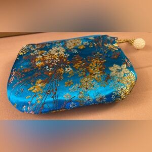 Vintage satin geisha inspired Japanese Pouch! Perfect for jewelry/makeup storage